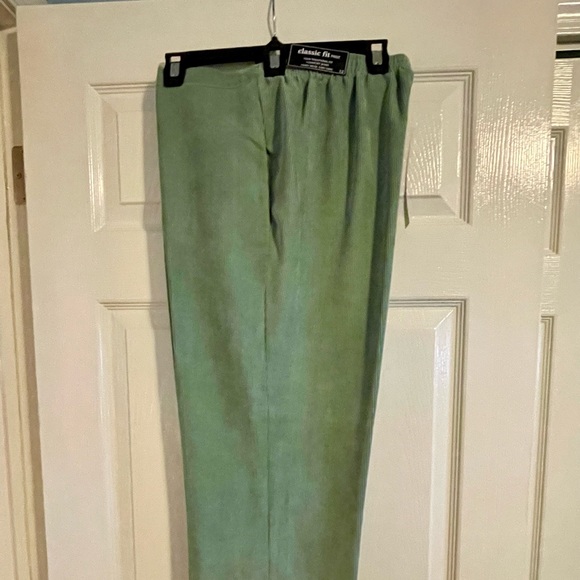 Alfred Dunner Women’s Pants - Picture 1 of 3
